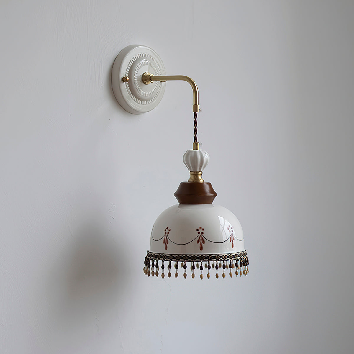 Kazamu Scalloped Downward Wall Light – Model D, width 18 cm × height 24 cm / Brown & white
