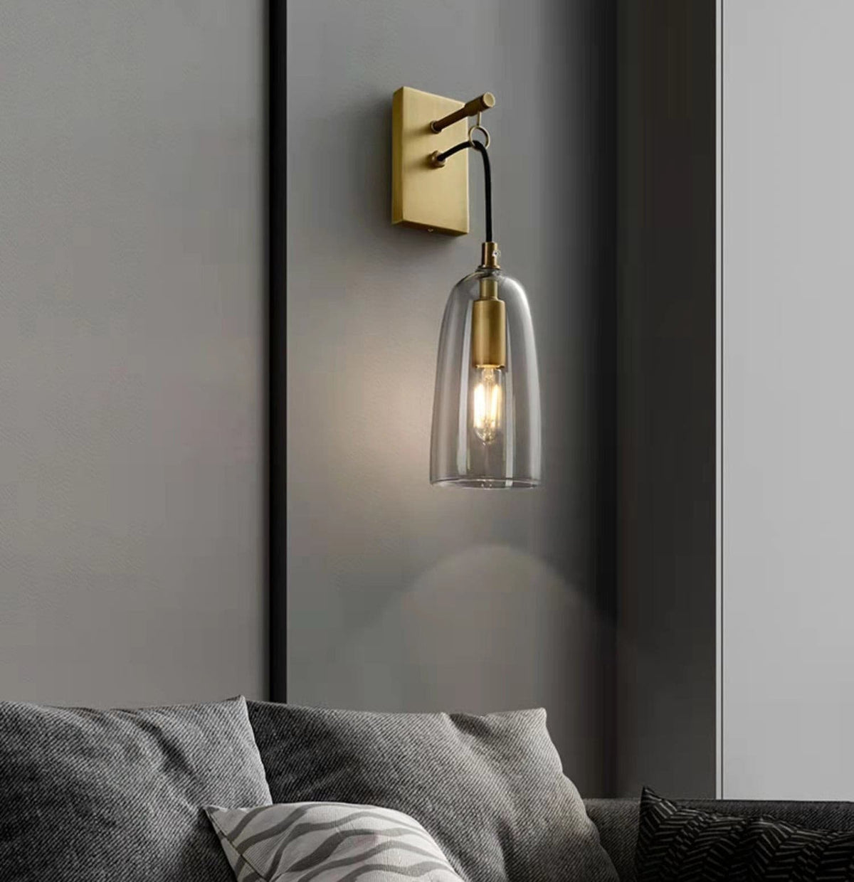 Kazamu Slim Vertical Wall Light in a Warm Gold Tone – photo 6