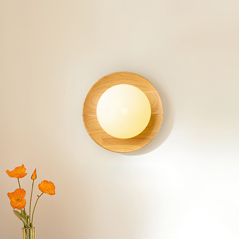 Kazamu Round Warm-Toned Wall Light – Wood tone / Ø 18 cm · glass shade Ø 12 cm / Warm white