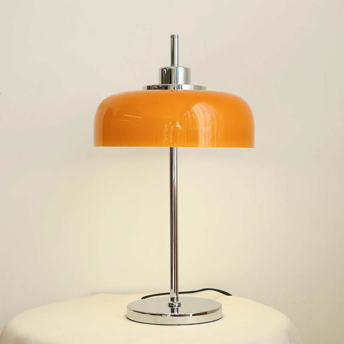 Kazamu Sculptural Table Lamp with Warm Amber Globe – photo 7